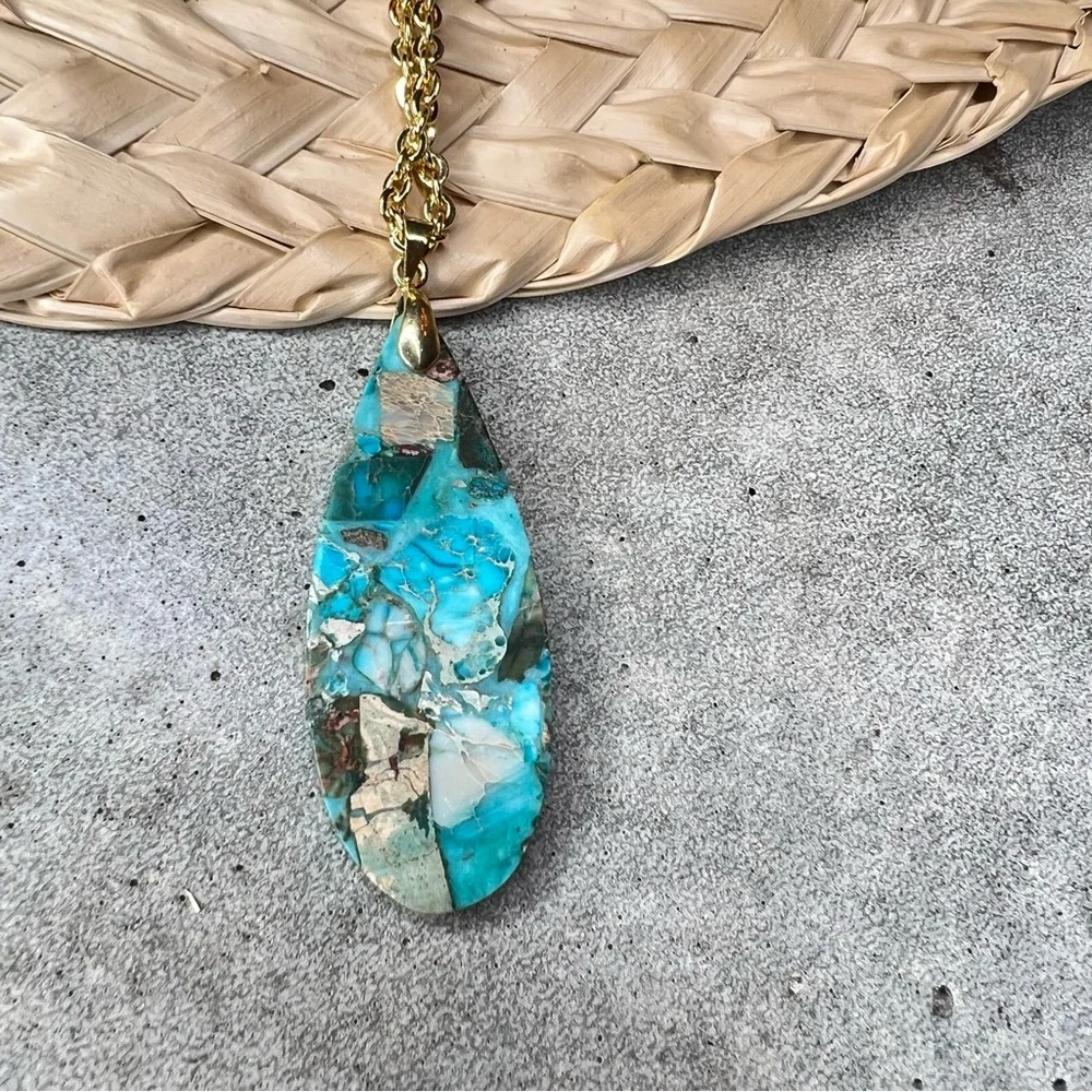 Natural stone necklace on gold tone chain - Picture 6 of 13